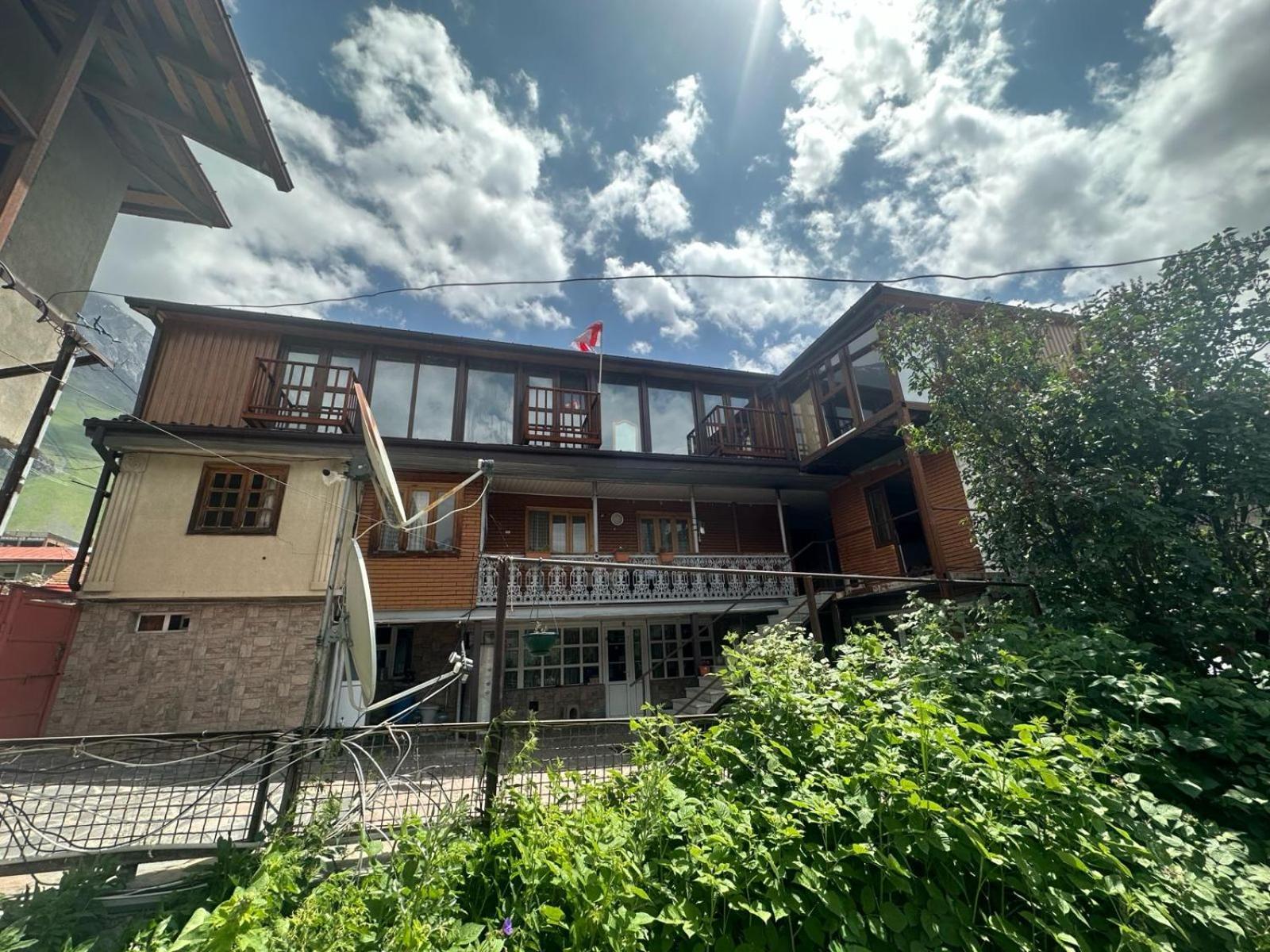 Archil And Nino Gigauri Guest House Kazbegi Eksteriør billede