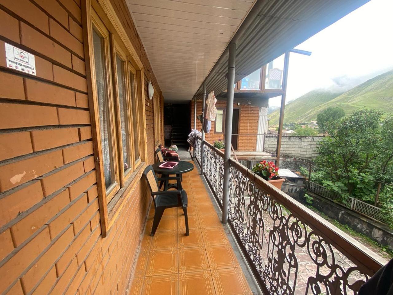 Archil And Nino Gigauri Guest House Kazbegi Eksteriør billede